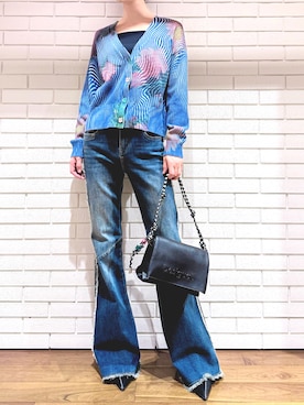 「Desigual（デシグアル）の花柄カーディガン（カーディガン/ボレロ、ブルー系）」を使った、Desigual 西宮阪急 STAFFさん（レディース・170cm）の春コーディネート