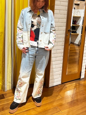 「Desigual（デシグアル）のアイテム（パンツ）」を使った、Desigual 西宮 STAFFさん（メンズ・177cm）の春コーディネート