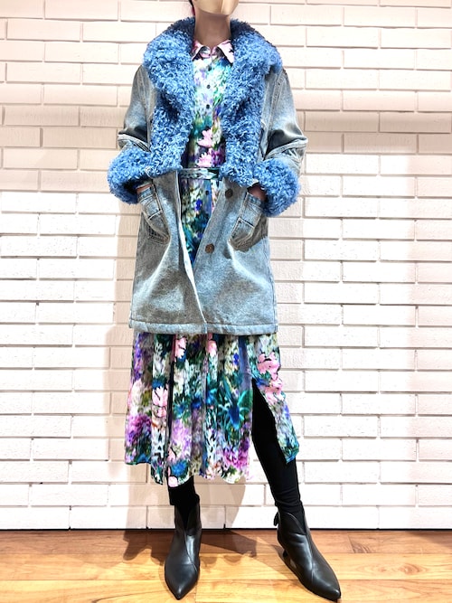 【新品】デシグアル パッチワークデザイン チェスターコート デニム 花柄 Desigual（デシグアル） コート チェスターコート ファー×デニムワイド