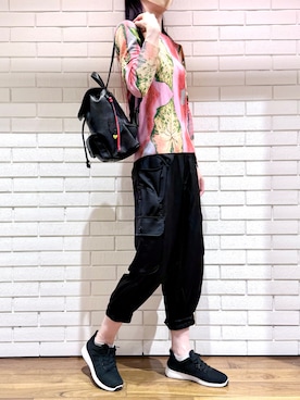 「Desigual（デシグアル）の薄手の葉柄セーター（ニット/セーター、レッド系）」を使った、Desigual 西宮阪急 STAFFさん（レディース・170cm）の春コーディネート