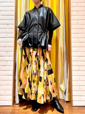 「アイテム（ポンチョ）」を使った、Desigual 西宮阪急 STAFFさん（レディース・170cm）の秋コーディネート