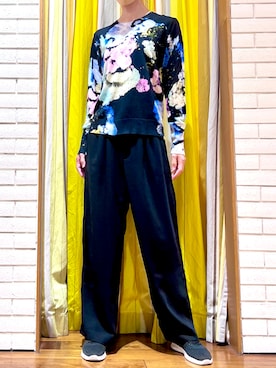 「オンオフ兼用」｜「アイテム（トップス）」を使った、Desigual 西宮阪急 STAFFさん（レディース・170cm）の秋コーディネート