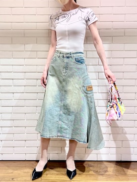 「Desigual（デシグアル）のリブレタリングTシャツ（Tシャツ/カットソー、ホワイト系）」を使った、Desigual 西宮阪急 STAFFさん（レディース・170cm）の春コーディネート