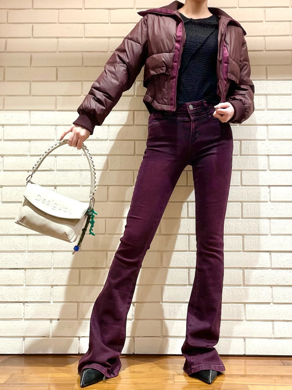 デニムパンツ(レッド系)を使った「ワインレッド」の人気 デニムパンツ(レッド系)を使った「ワインレッド」の人気