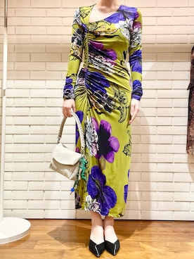 「アイテム（ワンピース、グリーン系）」を使った、Desigual 西宮阪急 STAFFさん（レディース・167cm）の秋コーディネート