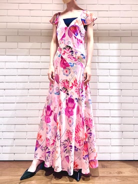 「Desigual（デシグアル）の【Desigual x Christian Lacroix】フラワープリントVネックミディドレス（ワンピース、レッド系）」を使った、Desigual 西宮阪急 STAFFさん（レディース・170cm）の春コーディネート