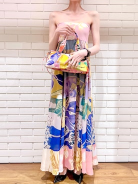 「Desigual（デシグアル）のDesigual × Christian Lacroix｜マルチカラープリントミディアムショルダーバッグ（ショルダーバッグ、レッド系）」を使った、Desigual 西宮阪急 STAFFさん（レディース・170cm）の春コーディネート