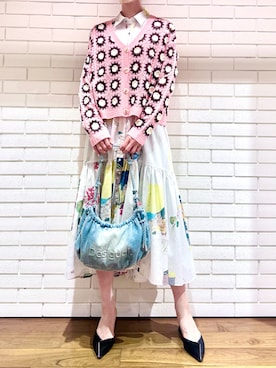 「Desigual（デシグアル）のピンクのクロシェカーディガン（ニット/セーター、レッド系）」を使った、Desigual 西宮阪急 STAFFさん（レディース・170cm）の春コーディネート