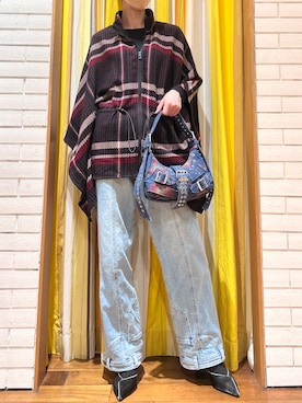 「アイテム（折りたたみ傘）」を使った、Desigual 西宮阪急 STAFFさん（レディース・170cm）の秋コーディネート