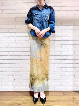 「Desigual（デシグアル）のミディアムウォッシュブルー　デニムロゴワッペン付きショートジャケット【ストレートシルエット】（デニムジャケット、ブルー系）」を使った、Desigual 西宮阪急 STAFFさん（レディース・170cm）の春コーディネート