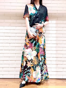 「Desigual（デシグアル）のトロピカルプリントボウリングシャツ（シャツ/ブラウス、ブラック系）」を使った、Desigual 西宮阪急 STAFFさん（レディース・170cm）の春コーディネート