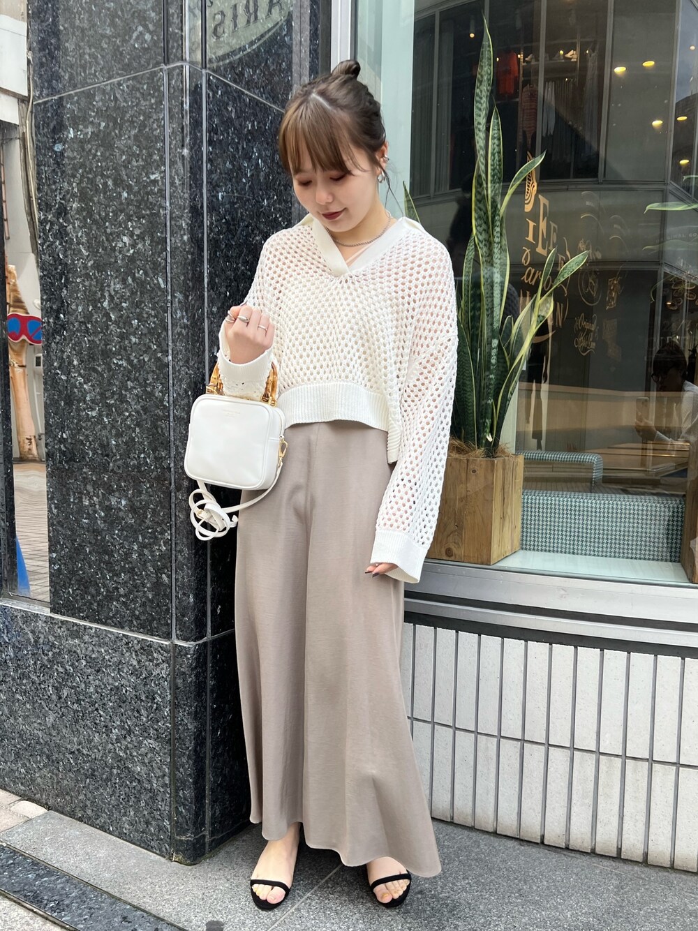 「春服デビュー宣言、お洒落さんとつながりたい、きれいめカジュアル、春服みてみて、休日スタイル、スカートスタイル、メッシュ、サテンスカート、低身長、骨格ウェーブ、低身長女子、ノーリーズ、ロングスカート、サンダル、ストラップサンダル」｜「NOLLEY’Sの《手洗い可能》ブライトツイルセミフレアスカート（スカート、ベージュ系）」を使った、あーちゃんさん（レディース・154cm）の春コーディネートの1枚目の写真