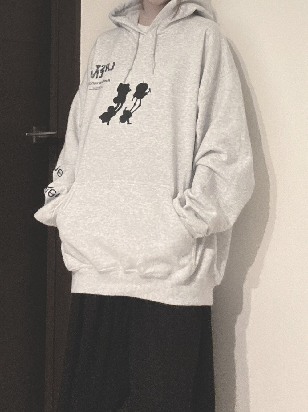 「秋冬コーデ、おしゃれさんと繋がりたい、メンズライク、かっこいいコーデ、メンズコーデ、骨格ストレート、古着MIX」｜「rovtskiのアイテム（パーカー、グレー系）」を使った、ふぁみさん（レディース・159cm）の秋コーディネートの1枚目の写真