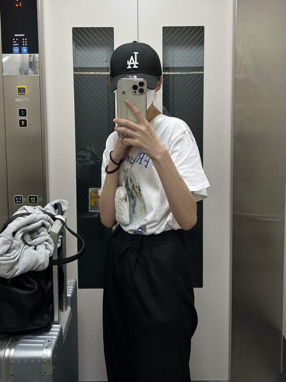 「未来のWEARISTAプロジェクト、お洒落さんとつながりたい、高身長女子、高身長コーデ、shein、韓国ファッション、モノトーン、キャップ」｜「SONAのアイテム（パンツ、ブラック系）」を使った、냥냥さん（レディース・165cm）の秋コーディネートの1枚目の写真