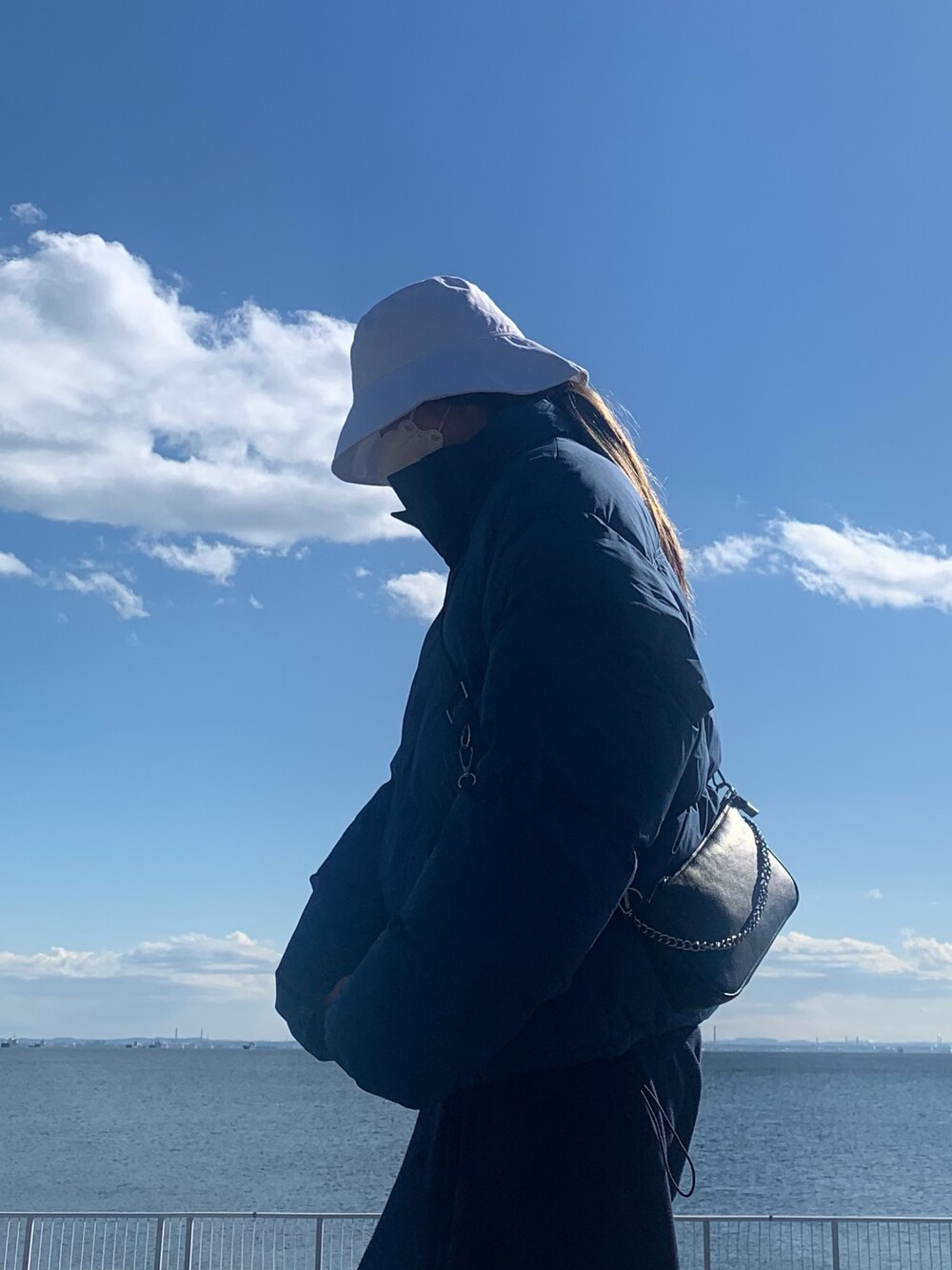 「秋冬、休日コーデ、おしゃれさんと繋がりたい、ゆったりコーデ、秋服、パンツスタイル、ラフコーデ、パンツコーデ、ビックシルエット、古着好きな人と繋がりたい、高身長女子、高身長コーデ」｜「H&Mのアイテム（帽子、ホワイト系）」を使った、냥냥さん（レディース・165cm）の秋コーディネートの1枚目の写真