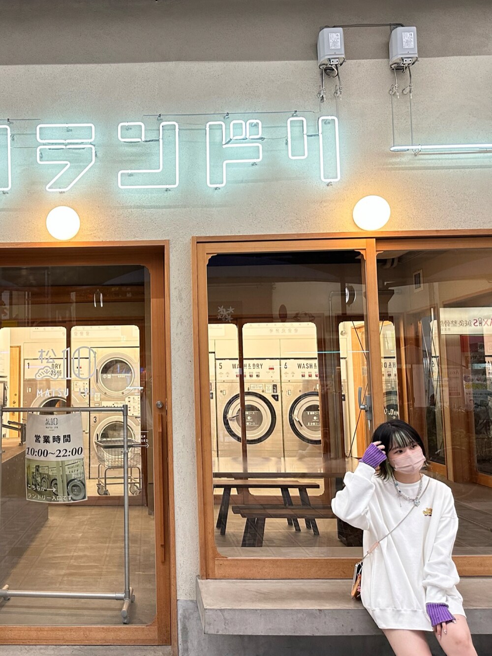 「Osaka Japan、osaka」｜「Jolieのアイテム（トップス、ホワイト系）」を使った、𐂂 u̟̟k̟̟a̟̟ · ♡̷さん（レディース・160cm）の冬コーディネートの1枚目の写真