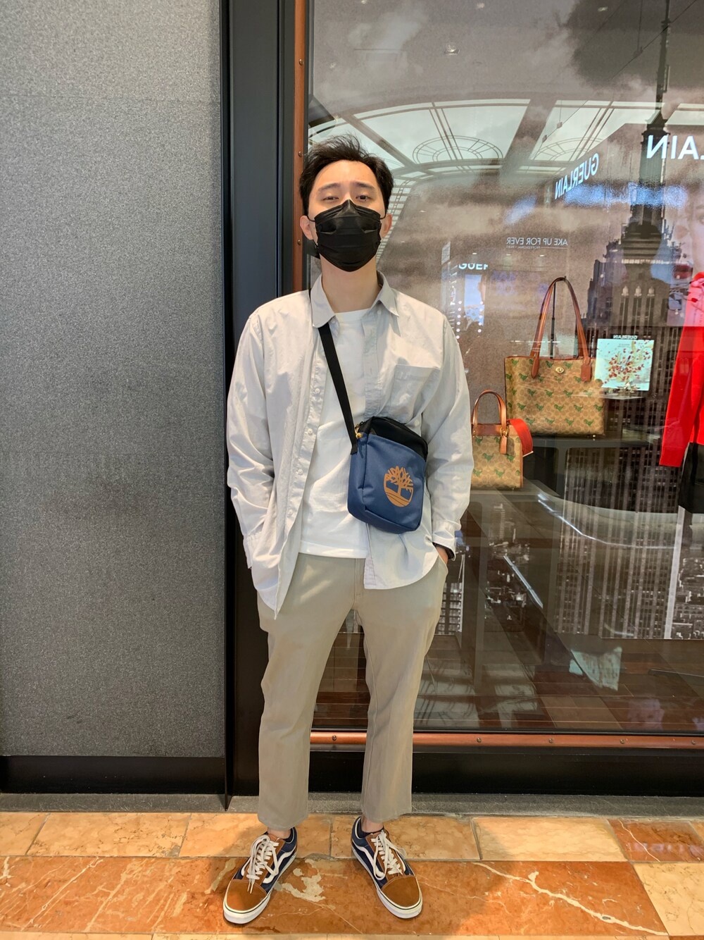 「Timberlandのアイテム（財布、ブルー系）」を使った、沖田さんさん（メンズ・177cm）の秋コーディネートの1枚目の写真