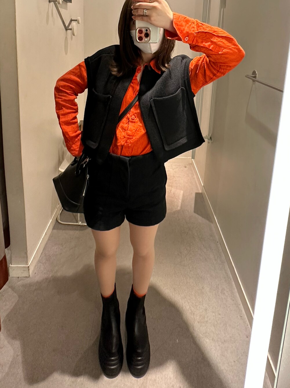 「ZARAのアイテム（パンツ、ブラック系）」を使った、m__stylさん（レディース・149cm）の春コーディネートの1枚目の写真