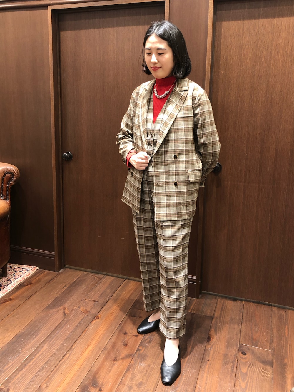 「秋冬コーデ、大人コーデ、秋ルック紹介するよ、高身長女子、キレイめ、パンツコーデ、セットアップ、セットアップスタイル、チェック、秋コーデ、秋服」｜「NOMBRE IMPAIRのポリエステルチェック　ダブルブレストジャケット（テーラードジャケット、ブラウン系）」を使った、sawada.さん（レディース・169cm）の秋コーディネートの1枚目の写真