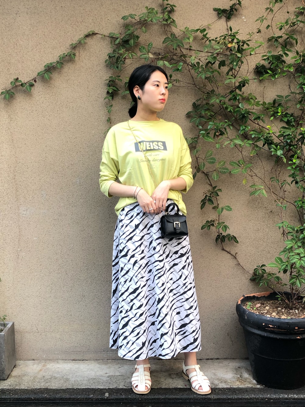 「秋コーデ、大人コーデ、オトナカジュアル、休日スタイル、ラフ、秋冬コーデ、秋服準備始めました、おしゃれさんと繋がりたい、高身長女子、カットソー、ロンT」｜「NOMBRE IMPAIRのパッケージPT　ドルマンP/O（Tシャツ/カットソー、イエロー系）」を使った、sawada.さん（レディース・169cm）の秋コーディネートの1枚目の写真