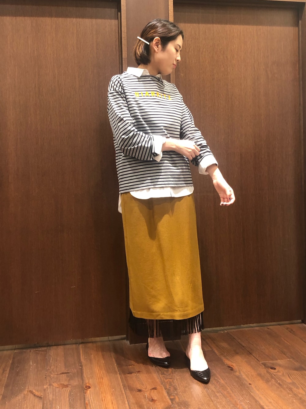 「秋服コーデ、秋冬コーデ、スカート、カットソー、カジュアル、きれいめカジュアル、カジュアルコーデ、ノンブルアンペール、カラーコーデ、高身長コーデ、高身長女子」｜「FIL DE FERのウールレーヨンサージ　フリンジスカート（スカート、イエロー系）」を使った、sawada.さん（レディース・169cm）の秋コーディネートの1枚目の写真