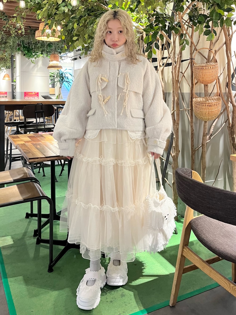 チュールドロストロングワンピースを使った人気ファッション