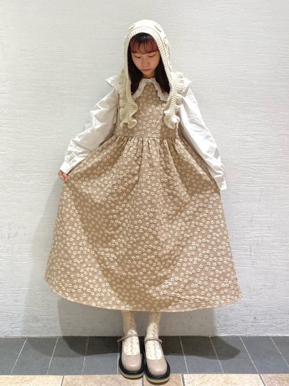 「merry jennyのおはなニットバラクラバ（ニットキャップ/ビーニー、ホワイト系）」を使った、kotochiさん（レディース・154cm）の秋コーディネートの1枚目の写真