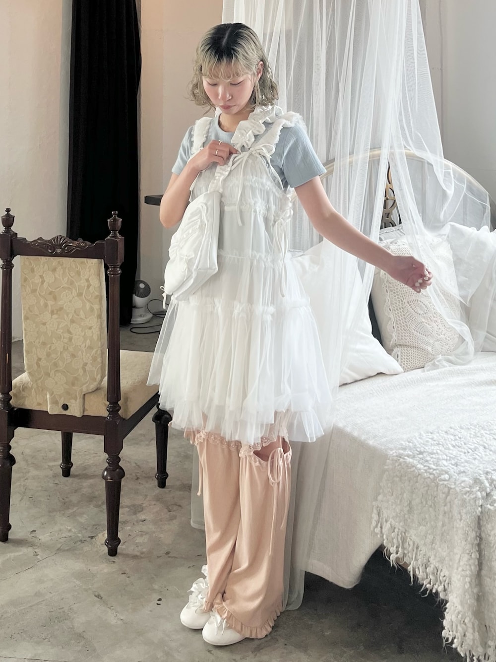 チュールコルセットミニワンピースを使った人気ファッション