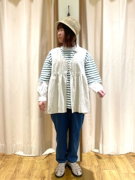 「オフホワイト」｜「アイテム（サンダル）」を使った、松さん（レディース・153cm）の春コーディネート