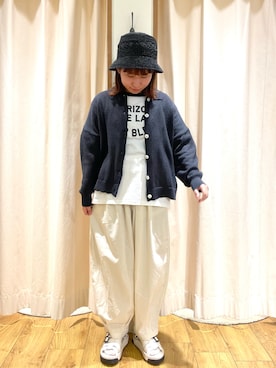 「オフホワイト」｜「アイテム（サンダル）」を使った、松さん（レディース・153cm）の春コーディネート
