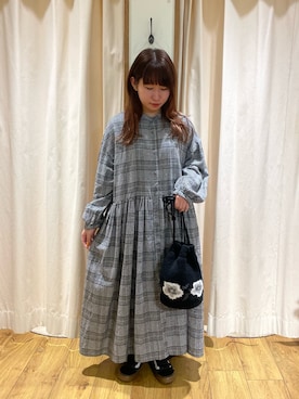 「巾着バッグ」｜「アイテム（シャツワンピース）」を使った、松さん（レディース・153cm）の冬コーディネート