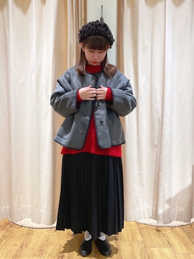 「赤ニット」｜「アイテム（ノーカラーコート）」を使った、松さん（レディース・152cm）の冬コーディネート