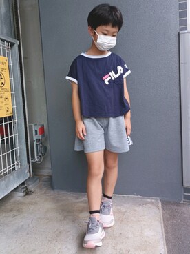 Adidas アディダス のスニーカー グレー系 を使った人気ファッションコーディネート Wear