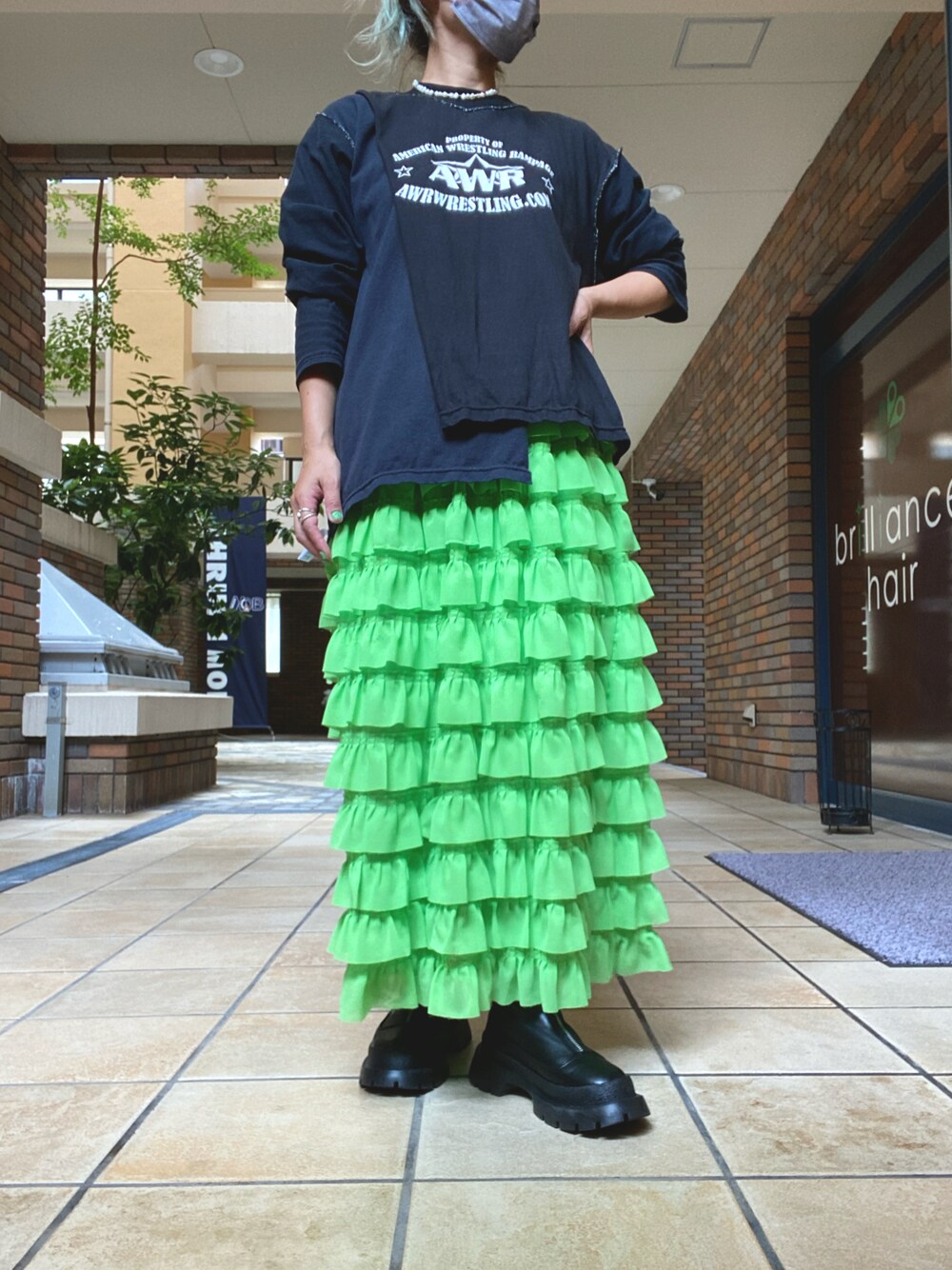 「初秋コーデ、秋服、大人女子、ラクチンコーデ、ゆるコーデ、古着リメイク、低身長女子、フリフリスカート、ootd、outfit、ブーツ、ママコーデ、おしゃれさんと繋がりたい、いいね、save、フォローお願いします🤑、グリーン」｜「SANSeLFのティアードフリルスカート　sanw21a066【SANSeLF】（スカート、グリーン系）」を使った、くみこさん（レディース・150cm）の秋コーディネートの1枚目の写真
