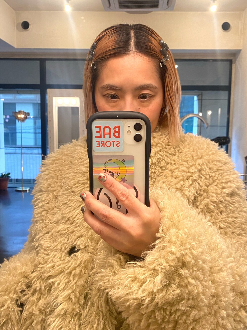 「最近のいい感じコーデ、大人コーデ、モコモコアウター、コート、プードルファー、ママコーデ、ママファッション、40代ファッション、低身長、低身長コーデ、低身長女子、アウター、冬コーデ、ootd、outfit」｜「AmeriのREVERSIBLE POODLE BOA JACKET（ムートンコート、ホワイト系）」を使った、くみこさん（レディース・150cm）の秋コーディネートの1枚目の写真