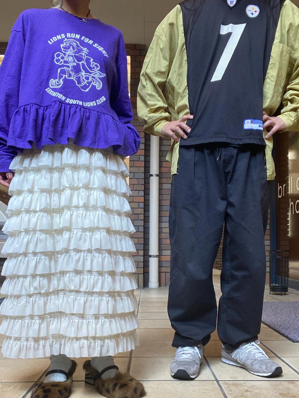 「秋服、初秋コーデ、今日のコーデ、おしゃれさんと繋がりたい、低身長、夫婦コーデ、カップルコーデ、ファーサンダル、フリフリスカート、レオパード、ootd、outfit、ママコーデ、低身長コーデ、古着」｜「saku sakuのアイテム（Tシャツ/カットソー、パープル系）」を使った、くみこさん（レディース・150cm）の秋コーディネートの1枚目の写真