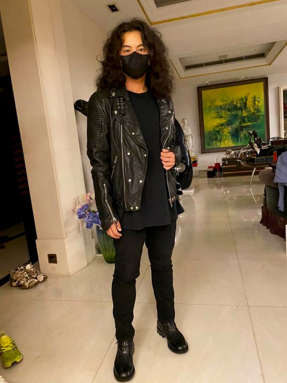 「BURBERRYのアイテム（ライダースジャケット、ブラック系）」を使った、manu5231さん（メンズ・172cm）の冬コーディネートの1枚目の写真