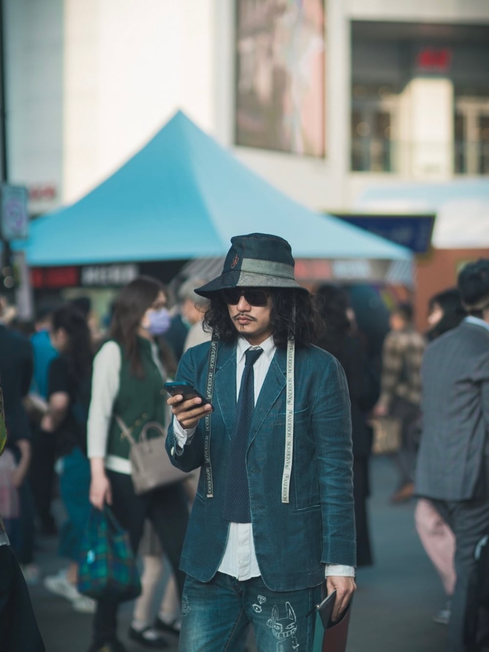HOMME PLISSE ISSEY MIYAKEのネクタイを使った人気ファッション