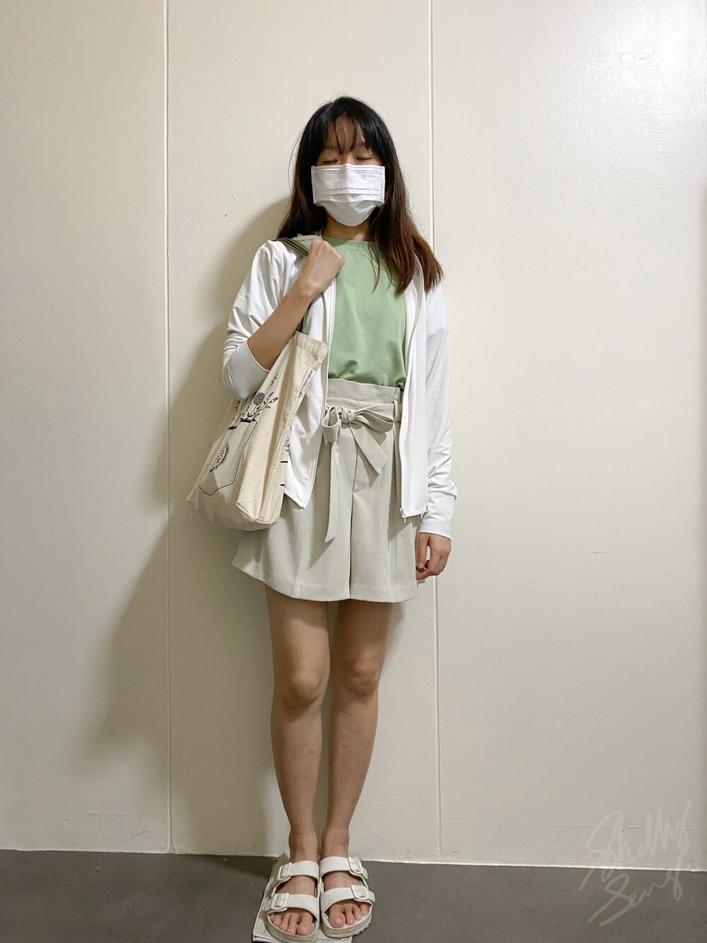 「UNIQLOのアイテム（スタジャン、ホワイト系）」を使った、Shelly.rec.🇲🇾さん（レディース・156cm）の夏コーディネートの1枚目の写真