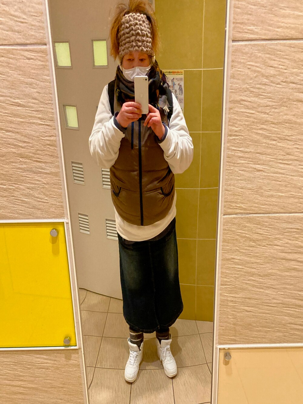 「MONKUWAのアイテム（ダウンベスト、ベージュ系）」を使った、yunatin0616さん（レディース・165cm）の冬コーディネートの1枚目の写真