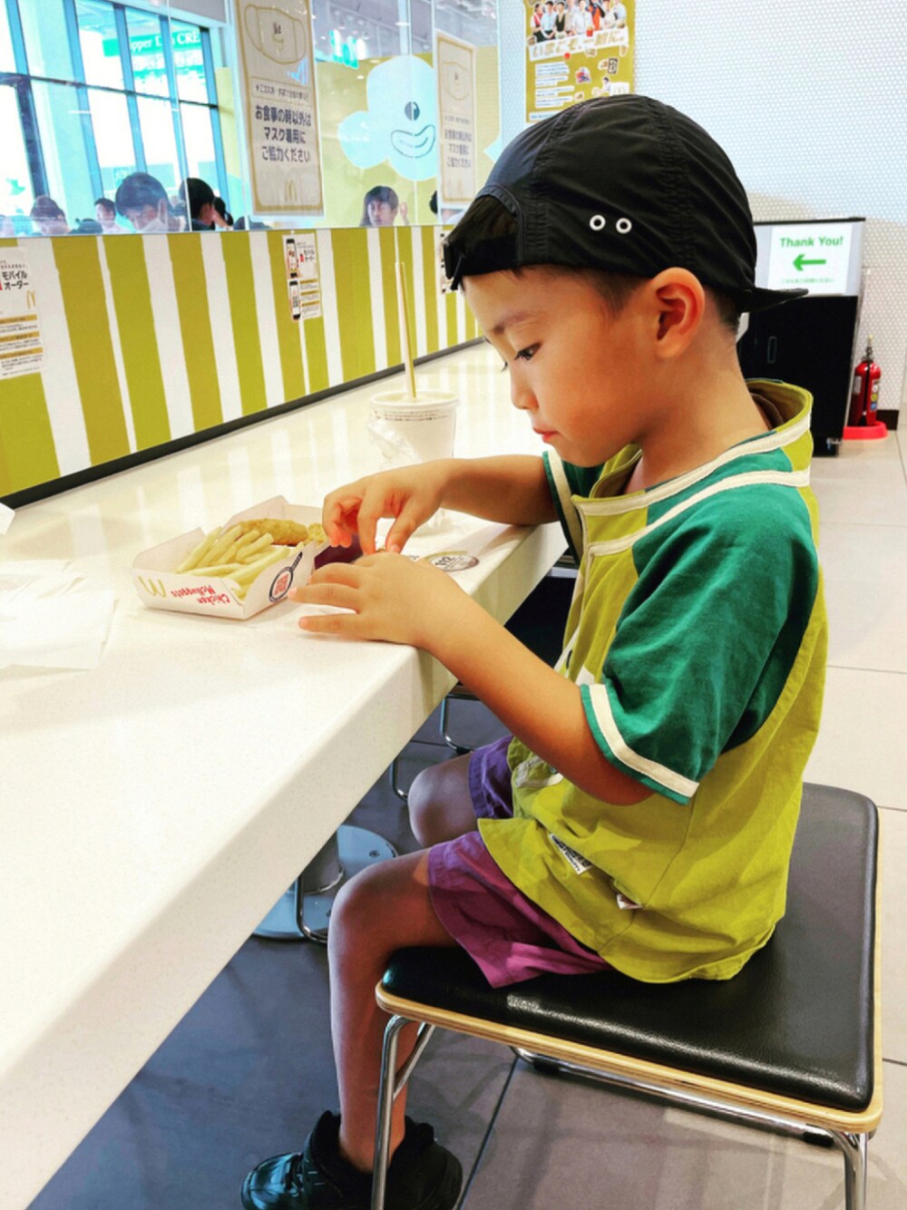 「キッズファッション、スポーツmix、ストリート、グリーン、THEPARKSHOP、瞬足、グローバルワーク(GLOBAL WORK)、マーキーズ(MARKEY'S)」｜「MARKEY'Sのアイテム（トップス、グリーン系）」を使った、jdakkaさん（キッズ・110cm）の夏コーディネートの1枚目の写真