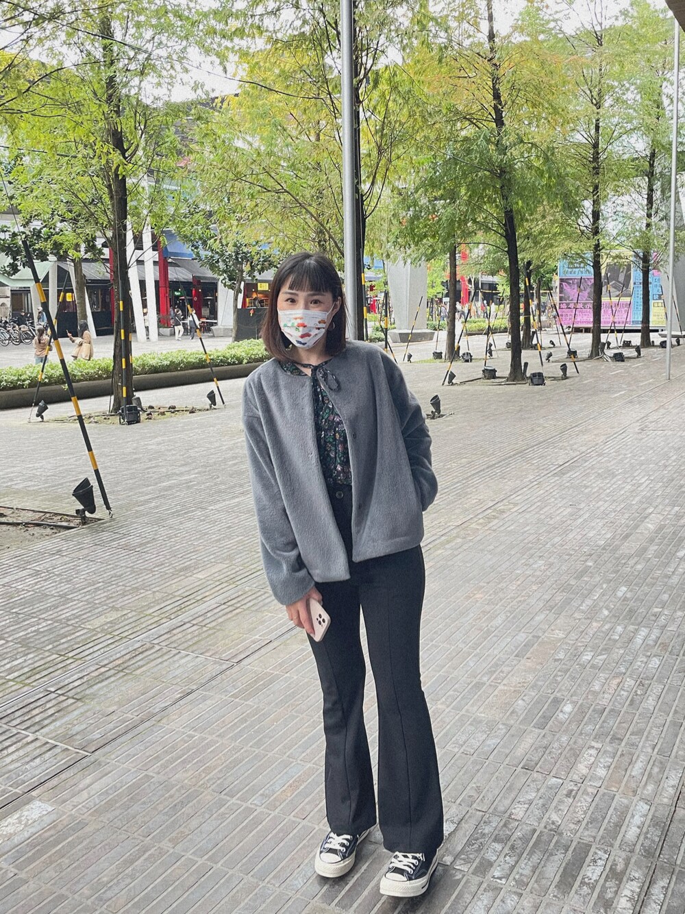 「UNIQLOのアイテム（ノーカラージャケット、グレー系）」を使った、s0a5n1d4yさん（レディース・153cm）の秋コーディネートの1枚目の写真