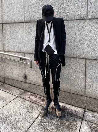Rick Owens シーケンス入り パッド付き 短丈のスーツジャケット Rick Owens シーケンス入り パッド付き 短丈のスーツジャケット