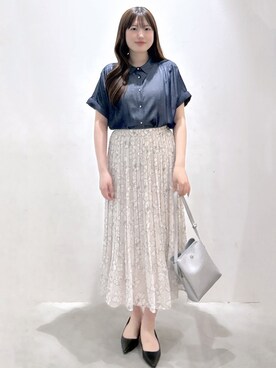 「index（インデックス）の【UVケア/接触冷感/吸水速乾】シャンブレーターンバックシャツ《洗濯機OK》（Shirts、ブルー系）」を使った、Sayaさん（レディース）の春コーディネート