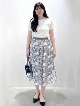 「index（インデックス）の【接触冷感】ビッグロゴ刺繍ビジュー付きTシャツ《洗濯機OK／UVケア》（T Shirts、ホワイト系）」を使った、Sayaさん（レディース）の春コーディネート