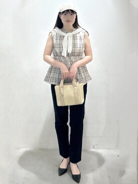 「index（インデックス）の【接触冷感】ビジューボタンカーディガン《抗ピリング/洗濯機OK》（Cardigans、ホワイト系）」を使った、Sayaさん（レディース）の春コーディネート