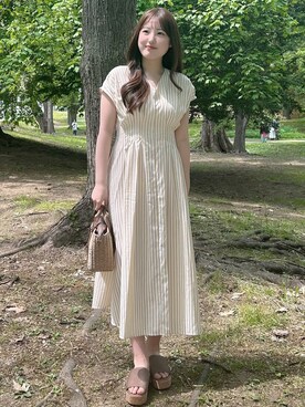 「OPAQUE.CLIP（オペークドットクリップ）のVネックウエストタックワンピース【イージーアイロン/洗濯機OK】（One piece dress、ベージュ系）」を使った、Sayaさん（レディース）の春コーディネート