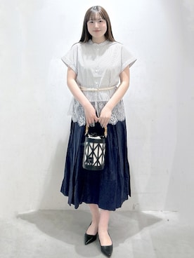 「OPAQUE.CLIP（オペークドットクリップ）の裾レースフレンチスリーブブラウス【洗濯機OK】（Shirts、ブルー系）」を使った、Sayaさん（レディース）の春コーディネート