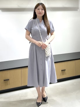 「index（インデックス）の【接触冷感／吸水速乾／UVケア】リネンライクサイドベルトシャツワンピース《透け防止／洗濯機OK》（ワンピース、グレー系）」を使った、Sayaさん（レディース）の夏コーディネート