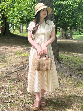 「OPAQUE.CLIP（オペークドットクリップ）のVネックウエストタックワンピース【イージーアイロン/洗濯機OK】（One piece dress、ベージュ系）」を使った、Sayaさん（レディース）の春コーディネート